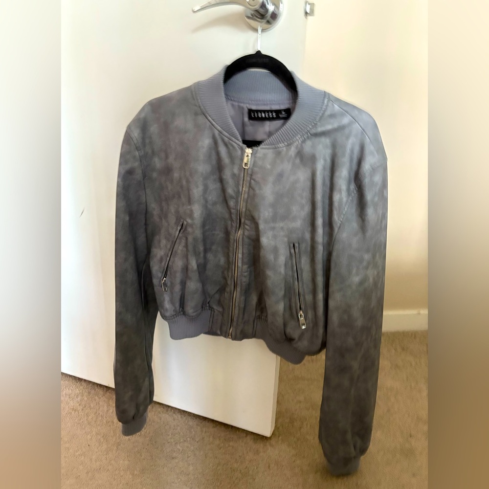 Cropped leather bomber